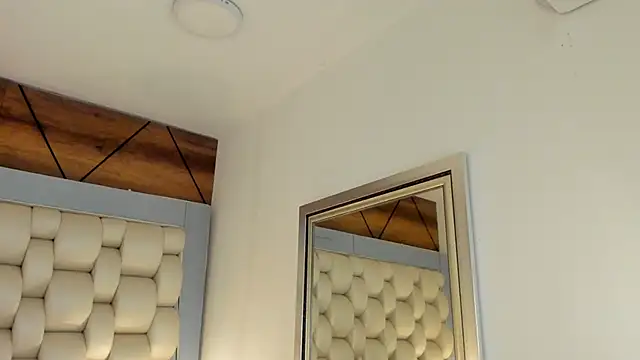 Snapshot of Helleamazing chatting on 12, 9, 2025 Helleamazing online show from 12, 9, 2025