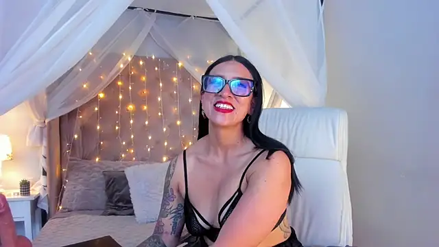 kira moon   online show from 13, 3, 2025