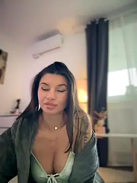 Snapshot of Simply_the_best chatting on 3, 10, 2025 Simply the best online show from 3, 10, 2025