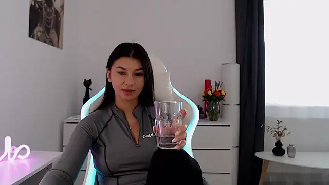 Snapshot of Simply_the_best chatting on 8, 11, 2025 Simply the best online show from 8, 11, 2025