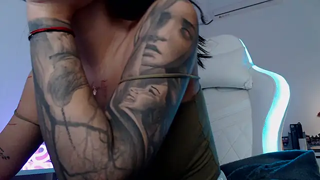 Snapshot of Simply_the_best chatting on 11, 11, 2025 Simply the best online show from 11, 11, 2025