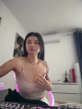 Snapshot of Simply_the_best chatting on 4, 4, 2026 Simply the best online show from 4, 4, 2026