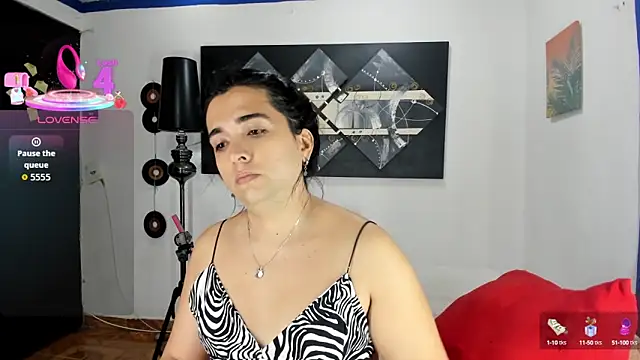 Snapshot of SARAMISHA chatting on 8, 9, 2025 SARAMISHA online show from 8, 9, 2025