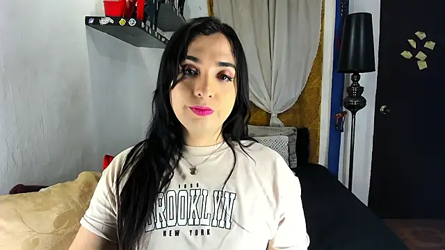 Snapshot of SARAMISHA chatting on 9, 10, 2025 SARAMISHA online show from 9, 10, 2025