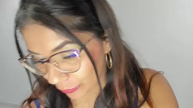 Luna Dumont online show from 19, 4, 2026