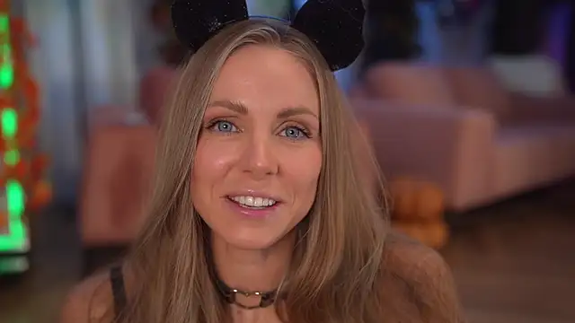 Snapshot of eva_fashionista chatting on 29, 10, 2025 eva fashionista online show from 29, 10, 2025