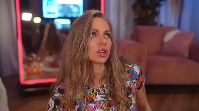 Snapshot of eva_fashionista chatting on 6, 11, 2025 eva fashionista online show from 6, 11, 2025