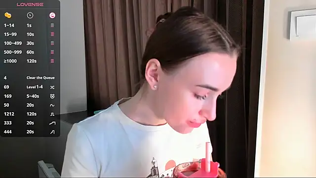 Kimmberr online show from 28, 1, 2025