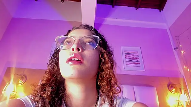 Snapshot of Dollar-girl chatting on 8, 1, 2025 Dollar-girl online show from 8, 1, 2025