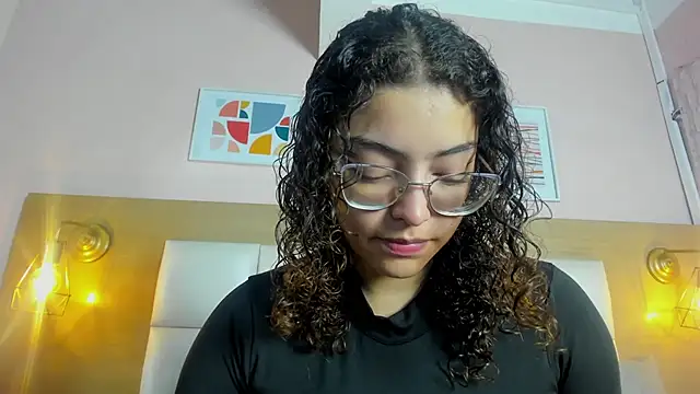 Snapshot of Dollar-girl chatting on 6, 3, 2025 Dollar-girl online show from 6, 3, 2025