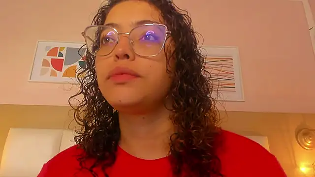 Snapshot of Dollar-girl chatting on 8, 3, 2025 Dollar-girl online show from 8, 3, 2025