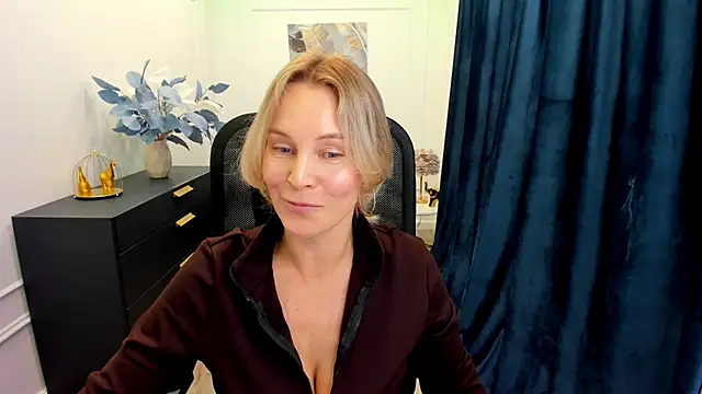 Sinty Devis online show from 7, 10, 2025