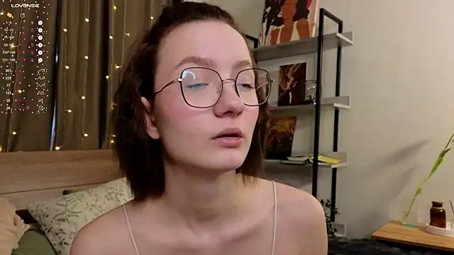 IdaValenti online show from 8, 3, 2025