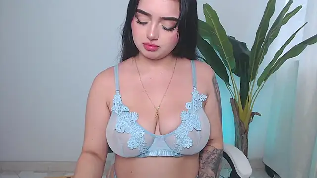 Snapshot of sophialorens_s chatting on 5, 3, 2025 sophialorens s online show from 5, 3, 2025