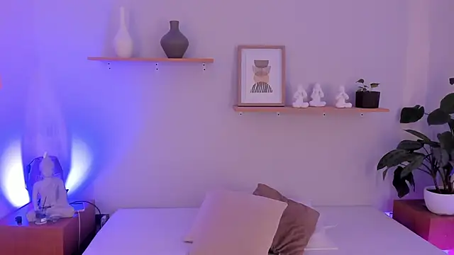 moll1e  online show from 5, 3, 2025