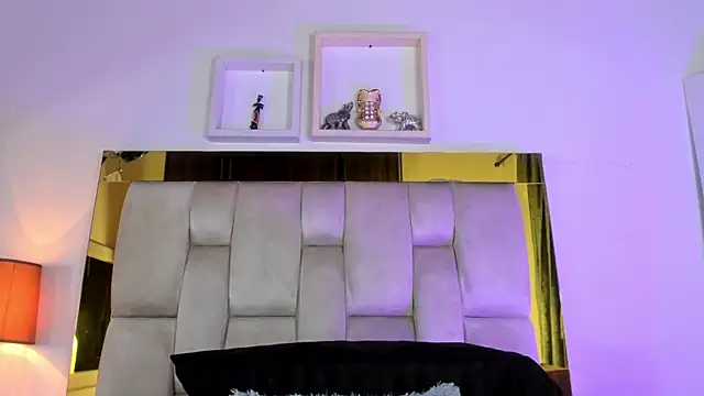 Snapshot of emmy_r chatting on 20, 12, 2024 emmy r online show from 20, 12, 2024