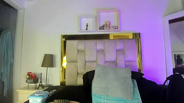 Snapshot of emmy_r chatting on 21, 12, 2024 emmy r online show from 21, 12, 2024