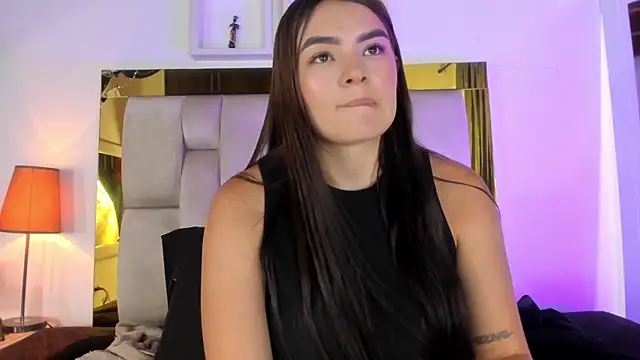 Snapshot of emmy_r chatting on 21, 12, 2024 emmy r online show from 21, 12, 2024