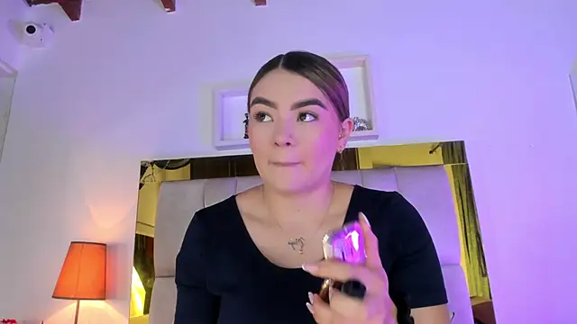 Snapshot of emmy_r chatting on 9, 1, 2025 emmy r online show from 9, 1, 2025