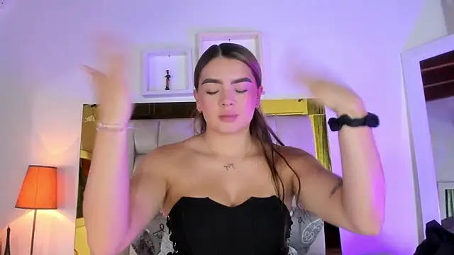 Snapshot of emmy_r chatting on 11, 1, 2025 emmy r online show from 11, 1, 2025