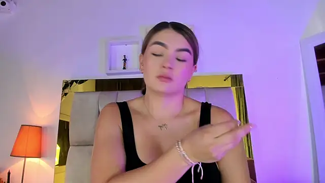 Snapshot of emmy_r chatting on 13, 1, 2025 emmy r online show from 13, 1, 2025