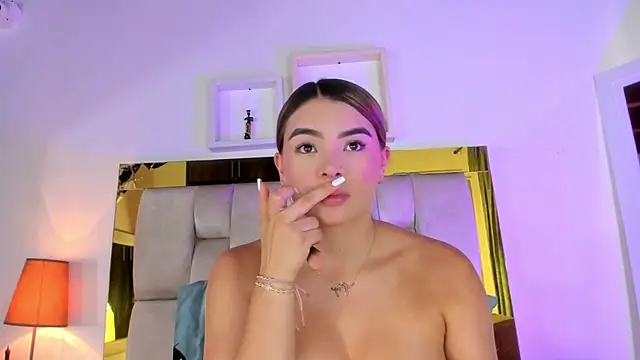 Snapshot of emmy_r chatting on 25, 1, 2025 emmy r online show from 25, 1, 2025