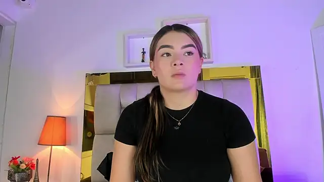 Snapshot of emmy_r chatting on 3, 2, 2025 emmy r online show from 3, 2, 2025