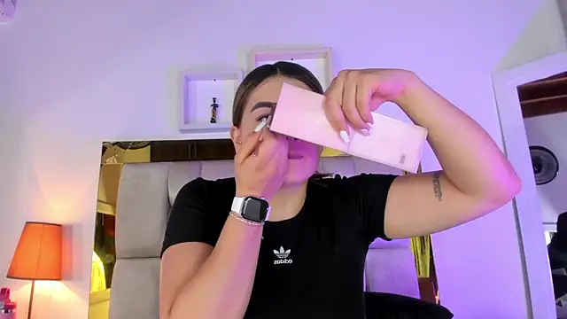 Snapshot of emmy_r chatting on 8, 2, 2025 emmy r online show from 8, 2, 2025