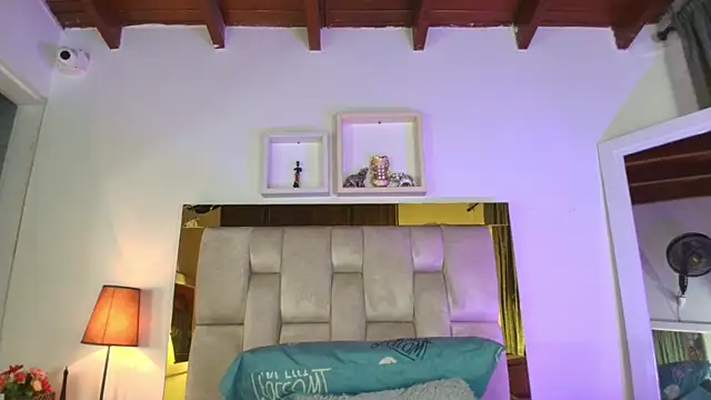 Snapshot of emmy_r chatting on 10, 2, 2025 emmy r online show from 10, 2, 2025