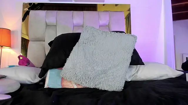 Snapshot of emmy_r chatting on 12, 2, 2025 emmy r online show from 12, 2, 2025