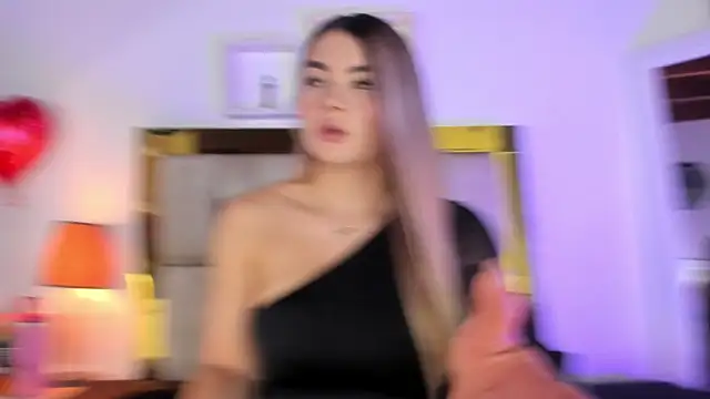 Snapshot of emmy_r chatting on 21, 2, 2025 emmy r online show from 21, 2, 2025