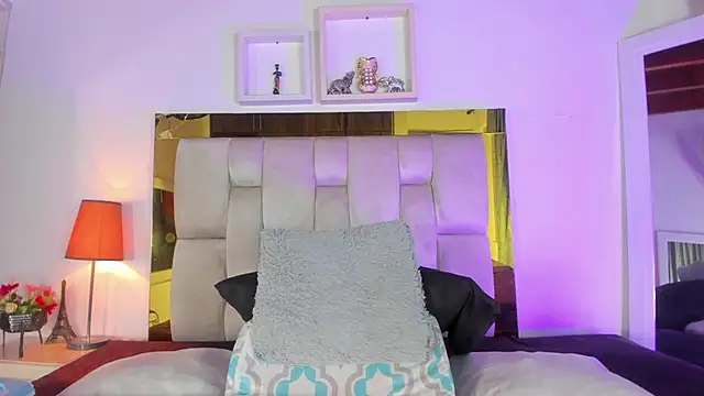 Snapshot of emmy_r chatting on 28, 2, 2025 emmy r online show from 28, 2, 2025