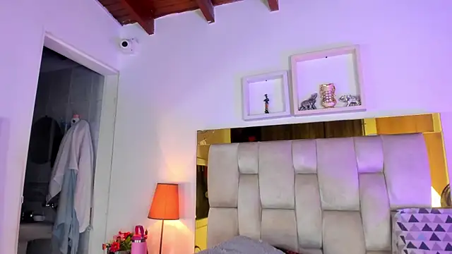 Snapshot of emmy_r chatting on 5, 3, 2025 emmy r online show from 5, 3, 2025