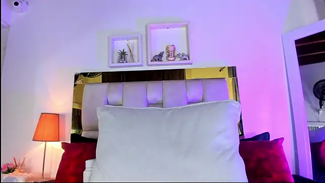 Snapshot of emmy_r chatting on 17, 9, 2025 emmy r online show from 17, 9, 2025