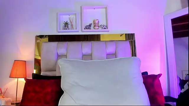 Snapshot of emmy_r chatting on 26, 9, 2025 emmy r online show from 26, 9, 2025