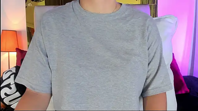 Snapshot of emmy_r chatting on 28, 9, 2025 emmy r online show from 28, 9, 2025