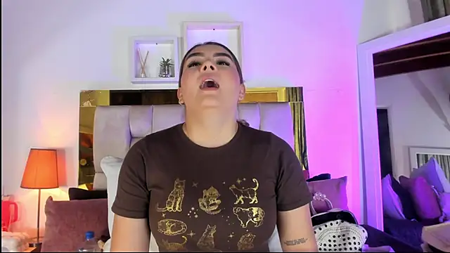 Snapshot of emmy_r chatting on 27, 11, 2025 emmy r online show from 27, 11, 2025