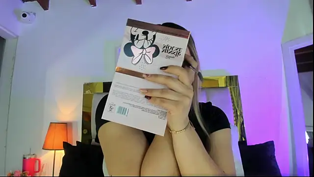 Snapshot of emmy_r chatting on 2, 12, 2025 emmy r online show from 2, 12, 2025