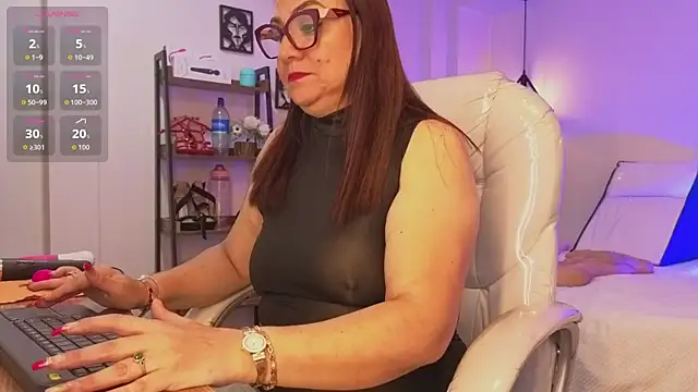 lady nylon  online show from 18, 1, 2026