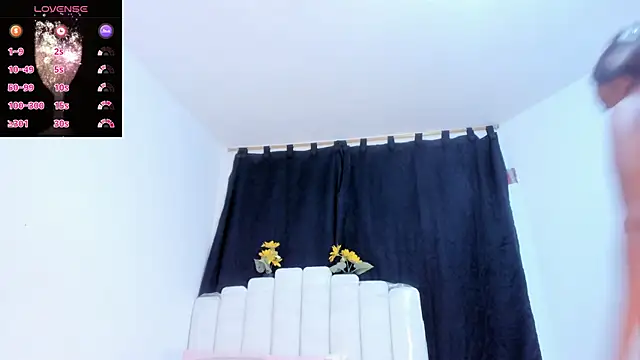 Snapshot of RoxannaBlanche chatting on 7, 2, 2026 RoxannaBlanche online show from 7, 2, 2026