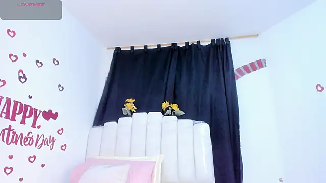 Snapshot of RoxannaBlanche chatting on 13, 2, 2026 RoxannaBlanche online show from 13, 2, 2026