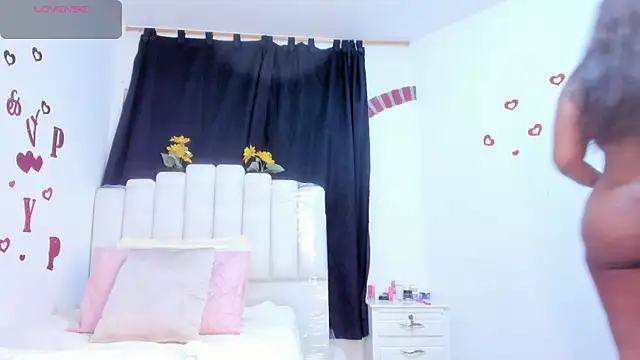 Snapshot of RoxannaBlanche chatting on 2, 3, 2026 RoxannaBlanche online show from 2, 3, 2026