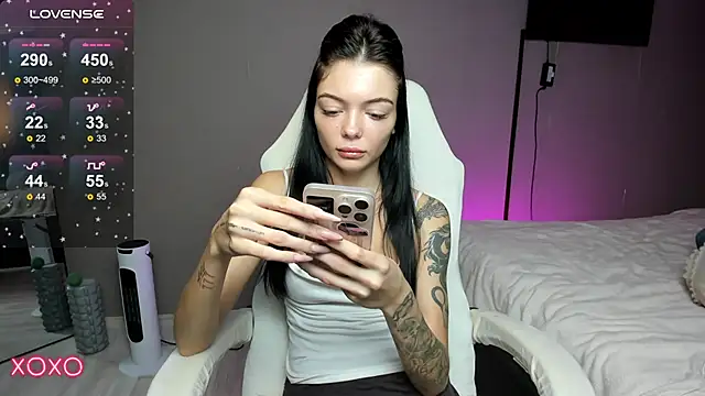 Snapshot of Mariella_Adamss chatting on 9, 10, 2025 Mariella Adamss online show from 9, 10, 2025