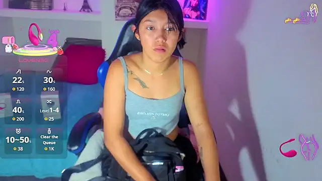 Snapshot of emily_rosse04 chatting on 25, 10, 2025 emily rosse04 online show from 25, 10, 2025