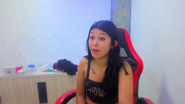 Snapshot of emily_rosse04 chatting on 11, 11, 2025 emily rosse04 online show from 11, 11, 2025