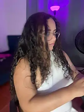 Snapshot of CurlyGirl_1 chatting on 27, 4, 2026 CurlyGirl 1 online show from 27, 4, 2026