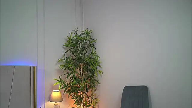 Snapshot of Miriam_fox chatting on 12, 1, 2025 Miriam fox online show from 12, 1, 2025