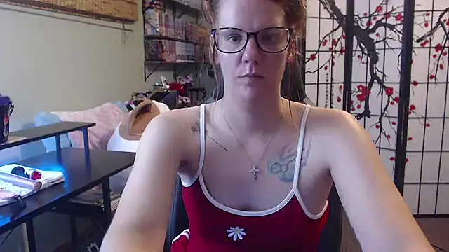 Snapshot of Sarahtineke chatting on 1, 7, 2026 Sarahtineke online show from 1, 7, 2026