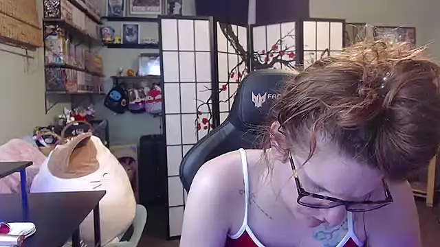 Snapshot of Sarahtineke chatting on 2, 7, 2026 Sarahtineke online show from 2, 7, 2026