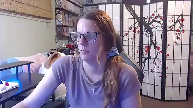 Snapshot of Sarahtineke chatting on 9, 7, 2026 Sarahtineke online show from 9, 7, 2026